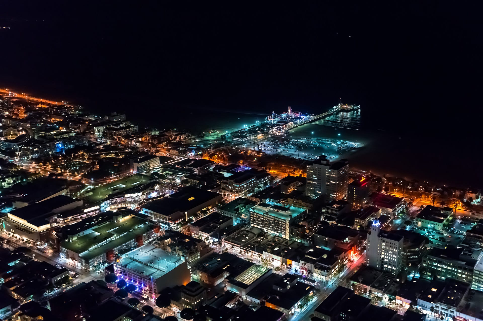 Santa Monica Nightlife | Ocean Avenue Lights, Beachfront Bars, and Entertainment