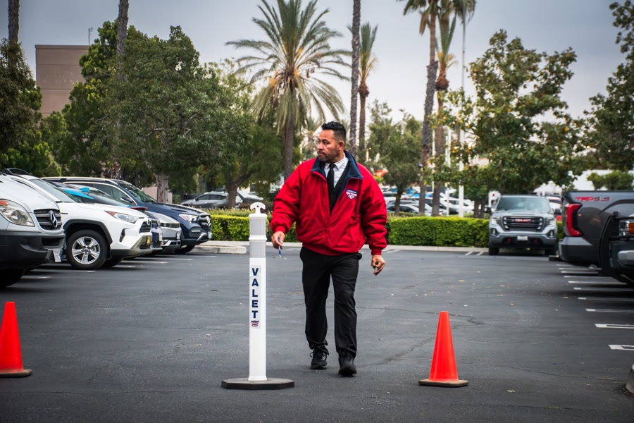 Valet attendant preparing a vehicle arrival lane